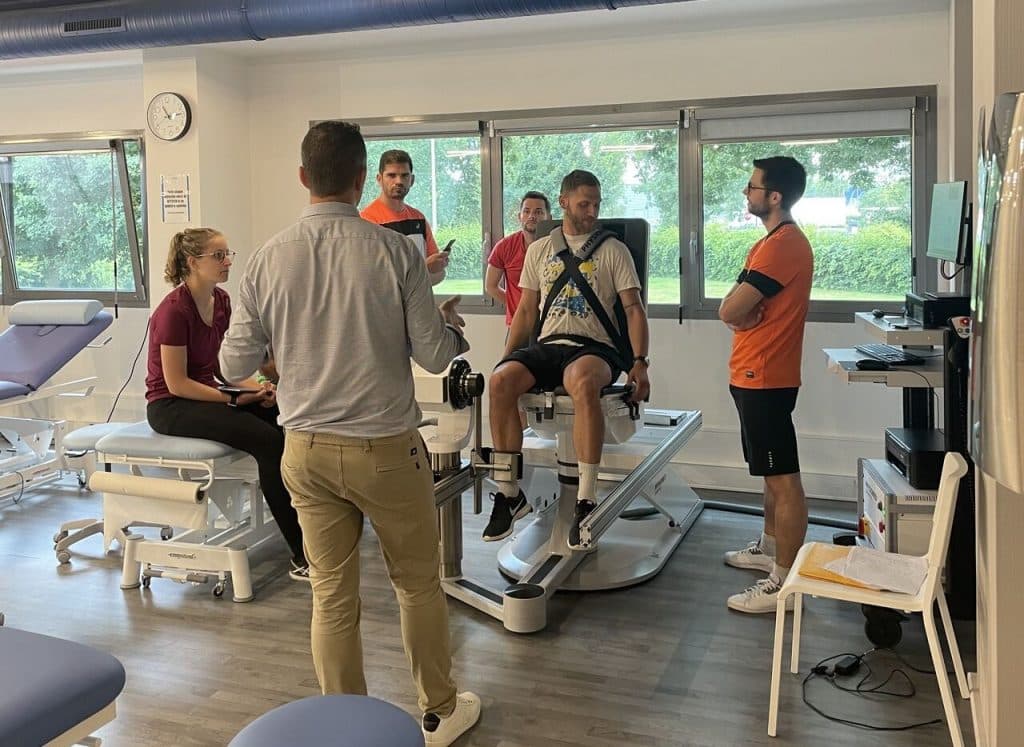 Photo d'un groupe en formation sur l'Isocinétisme.
